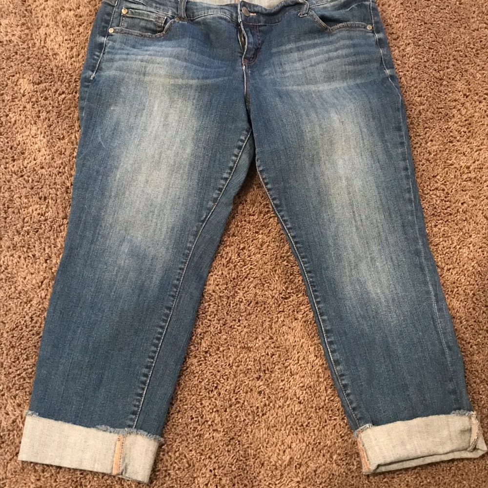 Torrid size 18 cuffed Capri